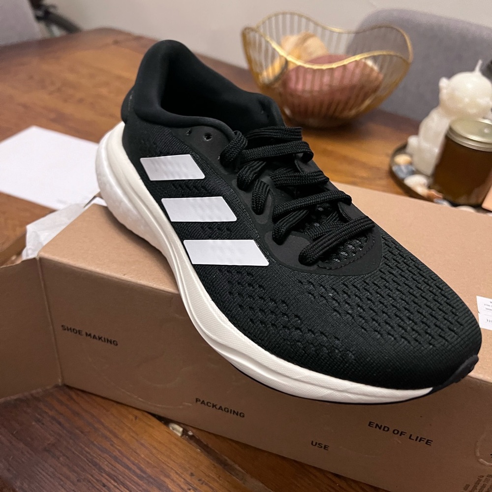 Brand new womens size 7 Supernova running shoes in black and white